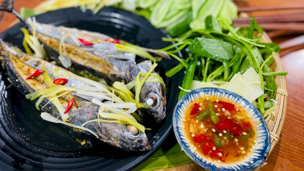 Cá ồ cuốn bánh tráng